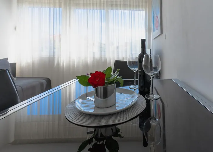 Kristina, Comfortable And Close To The Center Daire *