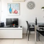 Kristina, Comfortable And Close To The Center Apartment *