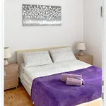 Kristina, Comfortable And Close To The Center Apartment Split
