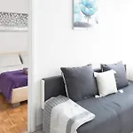 Kristina, Comfortable And Close To The Center Apartment
