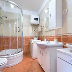 Apartment Kristina, Comfortable And Close To The Center Split