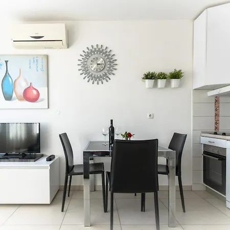 Apartman Kristina, Comfortable And Close To The Center *