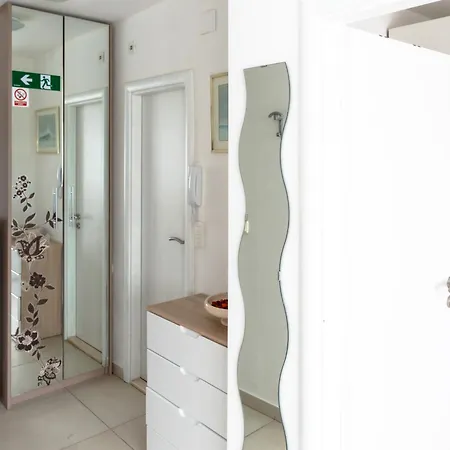 Apartman Kristina, Comfortable And Close To The Center Split
