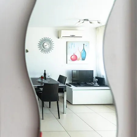 Apartman Kristina, Comfortable And Close To The Center Split