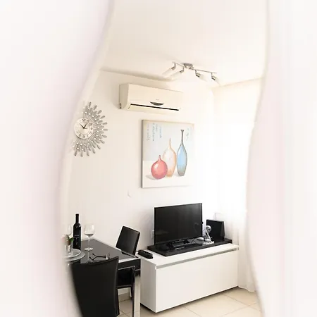 Kristina, Comfortable And Close To The Center Apartman Split