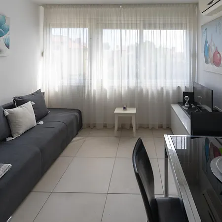 Apartamento Kristina, Comfortable And Close To The Center Split